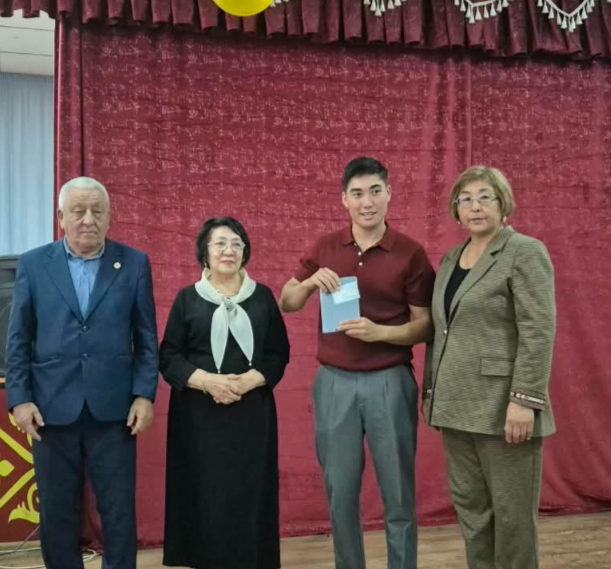 КӘСІБИ МЕРЕКЕДЕ ЖАС КӘСІПОДАҚ МҮШЕЛЕРІНЕ ҚҰРМЕТ КӨРСЕТІЛДІ