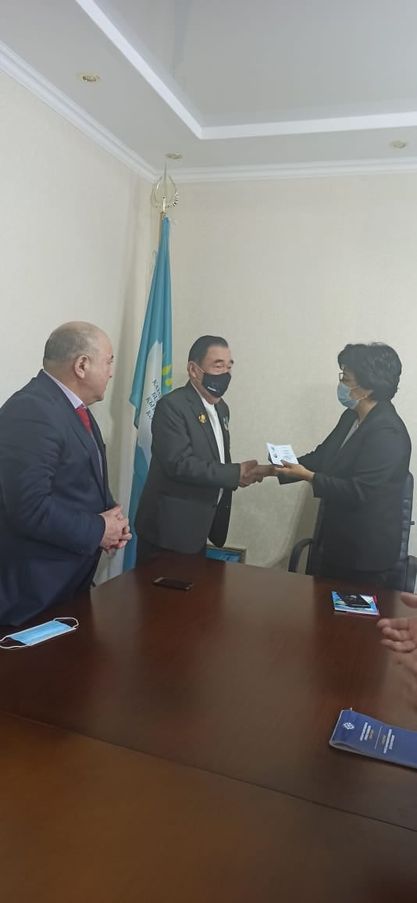 АЛҒЫС АЙТУ КҮНІ ҚАРСАҢЫНДА АРДАГЕРГЕ ҚҰРМЕТ КӨРСЕТІЛДІ