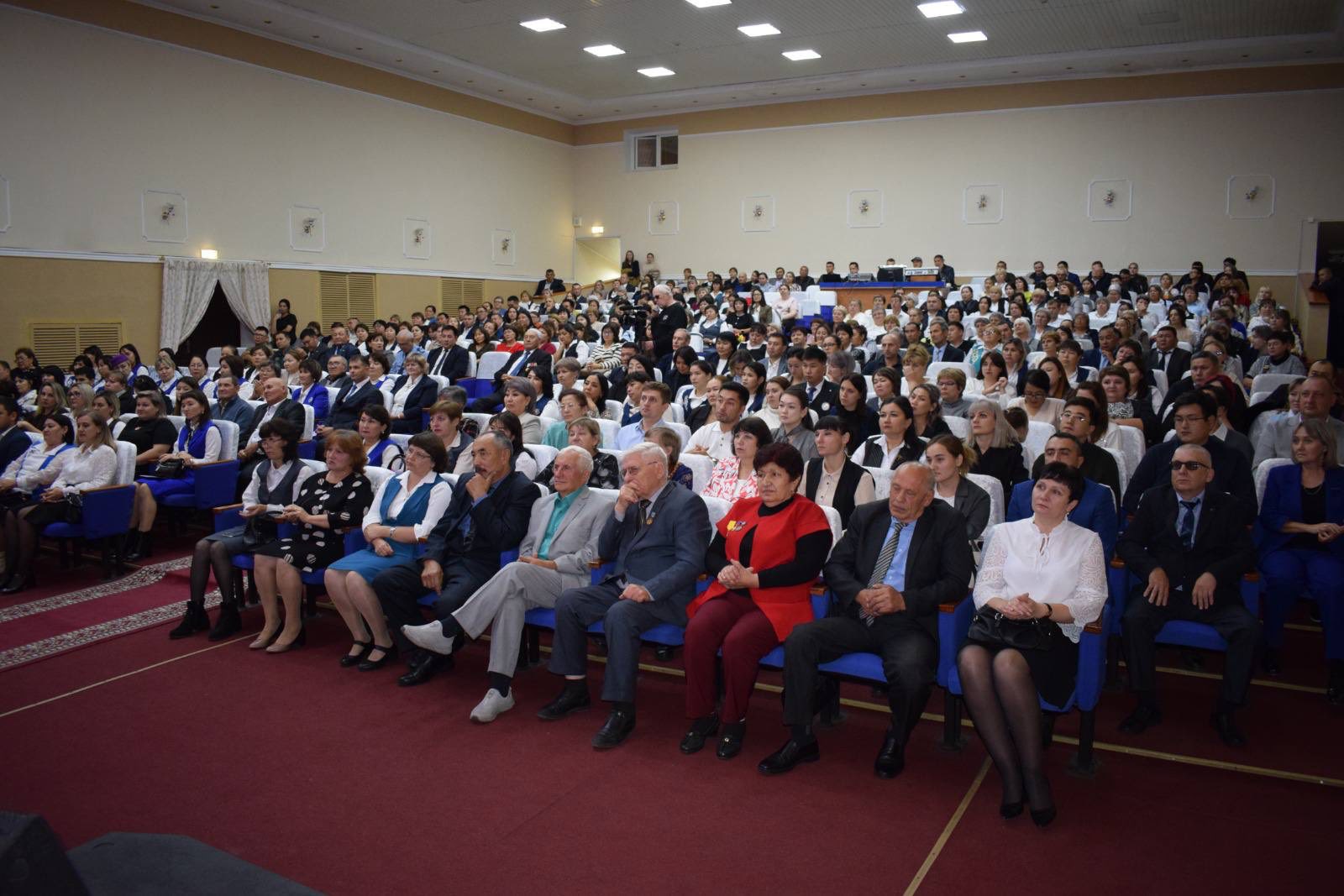 ЧЕСТВОВАНИЕ ЛУЧШИХ ПЕДАГОГОВ