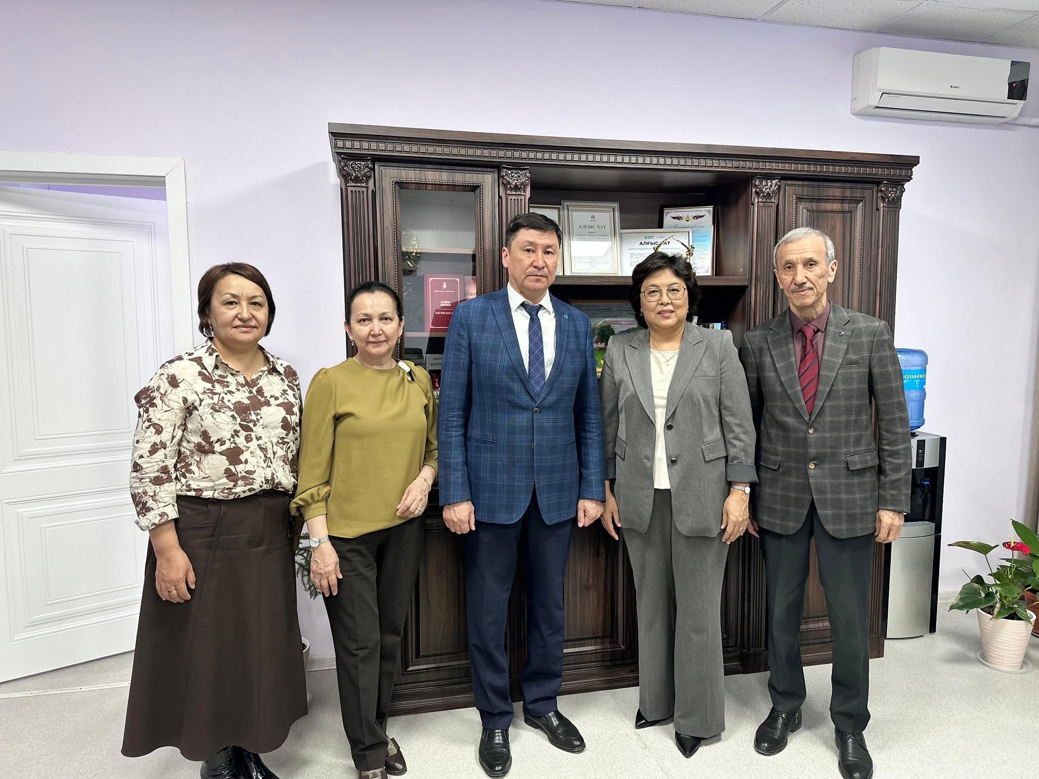 АБАЙ ӨҢІРІНДЕГІ ӘЛЕУМЕТТІК ӘРІПТЕСТІК АЯСЫНДАҒЫ КӘСІБИ ДИАЛОГ