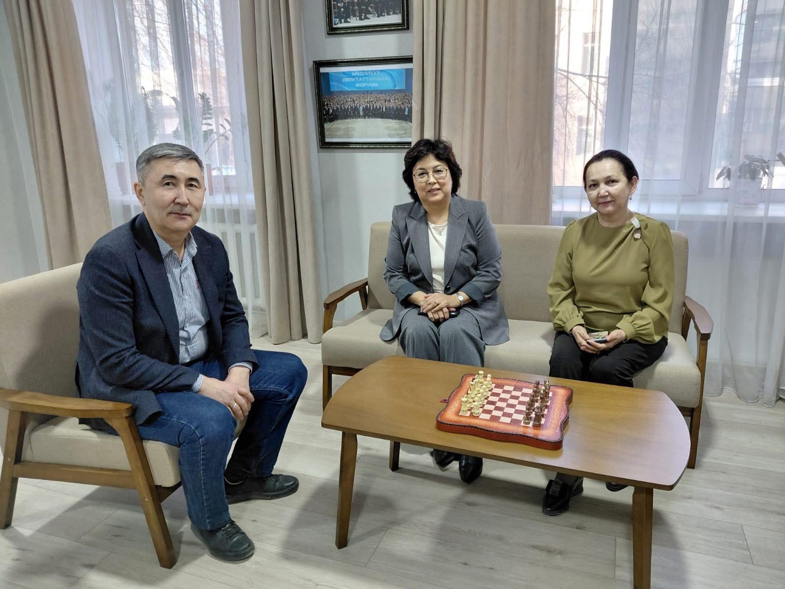 АБАЙ ӨҢІРІНДЕГІ ӘЛЕУМЕТТІК ӘРІПТЕСТІК АЯСЫНДАҒЫ КӘСІБИ ДИАЛОГ