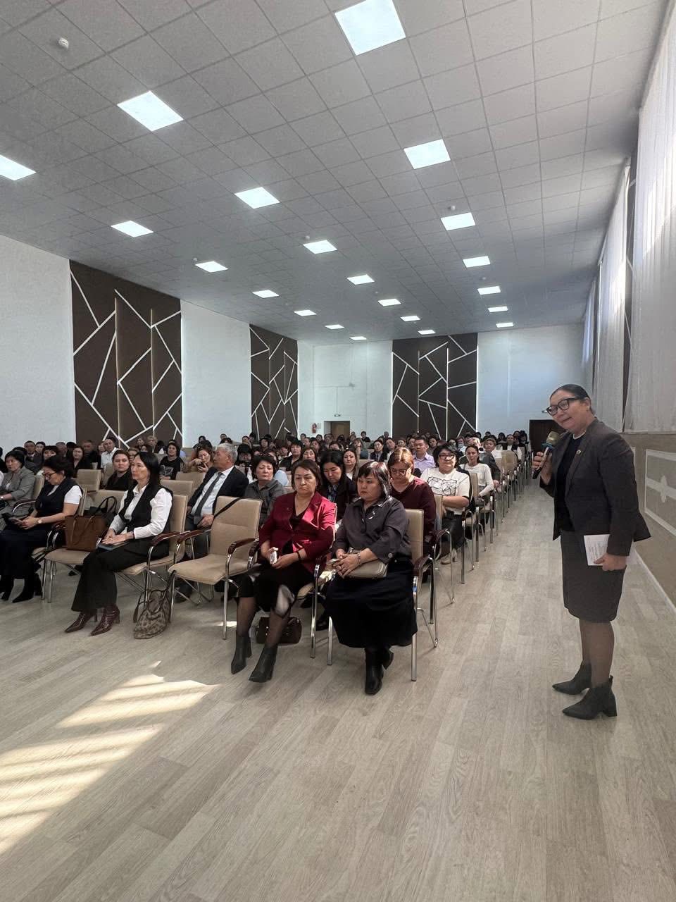 АБАЙ ӨҢІРІНДЕГІ ӘЛЕУМЕТТІК ӘРІПТЕСТІК АЯСЫНДАҒЫ КӘСІБИ ДИАЛОГ