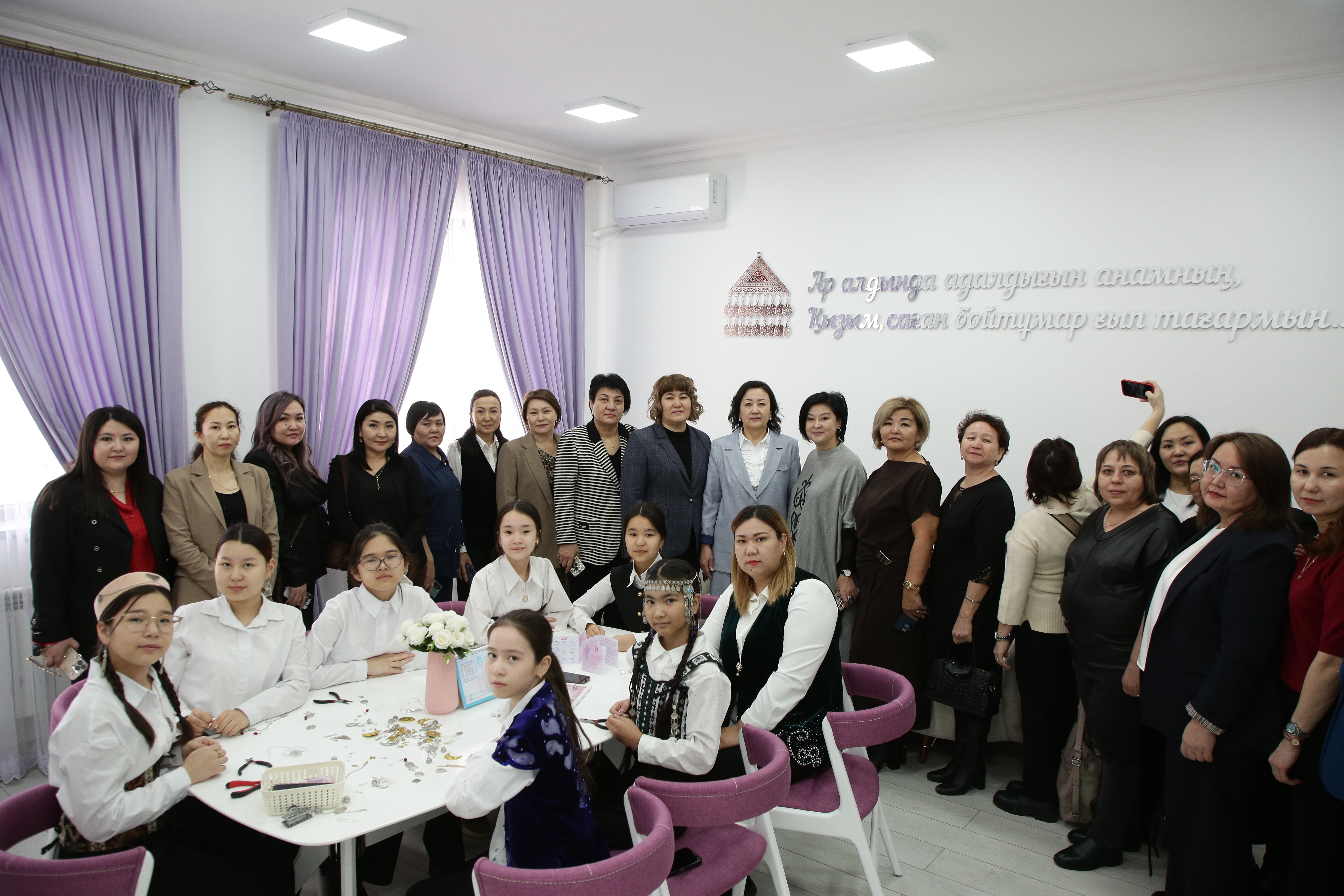 САЛАЛЫҚ КӘСІПОДАҚТЫҢ ЕҢБЕКШІ ӘЙЕЛДЕР ІСІ ЖӨНІНДЕГІ КОМИССИЯСЫНЫҢ МҮШЕЛЕРІ СЫР ӨҢІРІНДЕ