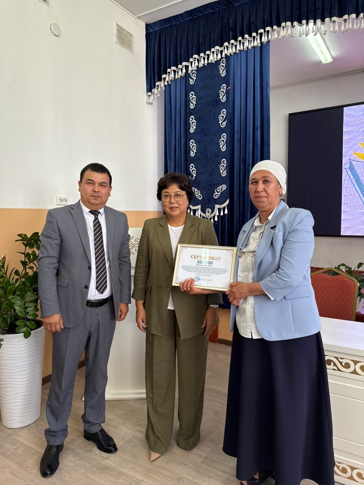 ҚАРНАҚТАҒЫ ҮЗДІК АУЫЛ МЕКТЕБІНДЕ ҰЖЫМҒА ҚҰРМЕТ КӨРСЕТІЛДІ