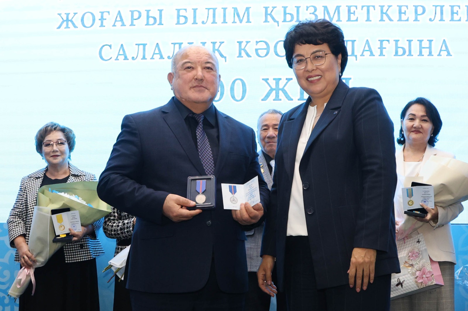 БАТЫС ҚАЗАҚСТАНДА САЛАЛЫҚ КӘСІПОДАҚТЫҢ 100 ЖЫЛДЫҒЫ АТАП ӨТІЛДІ