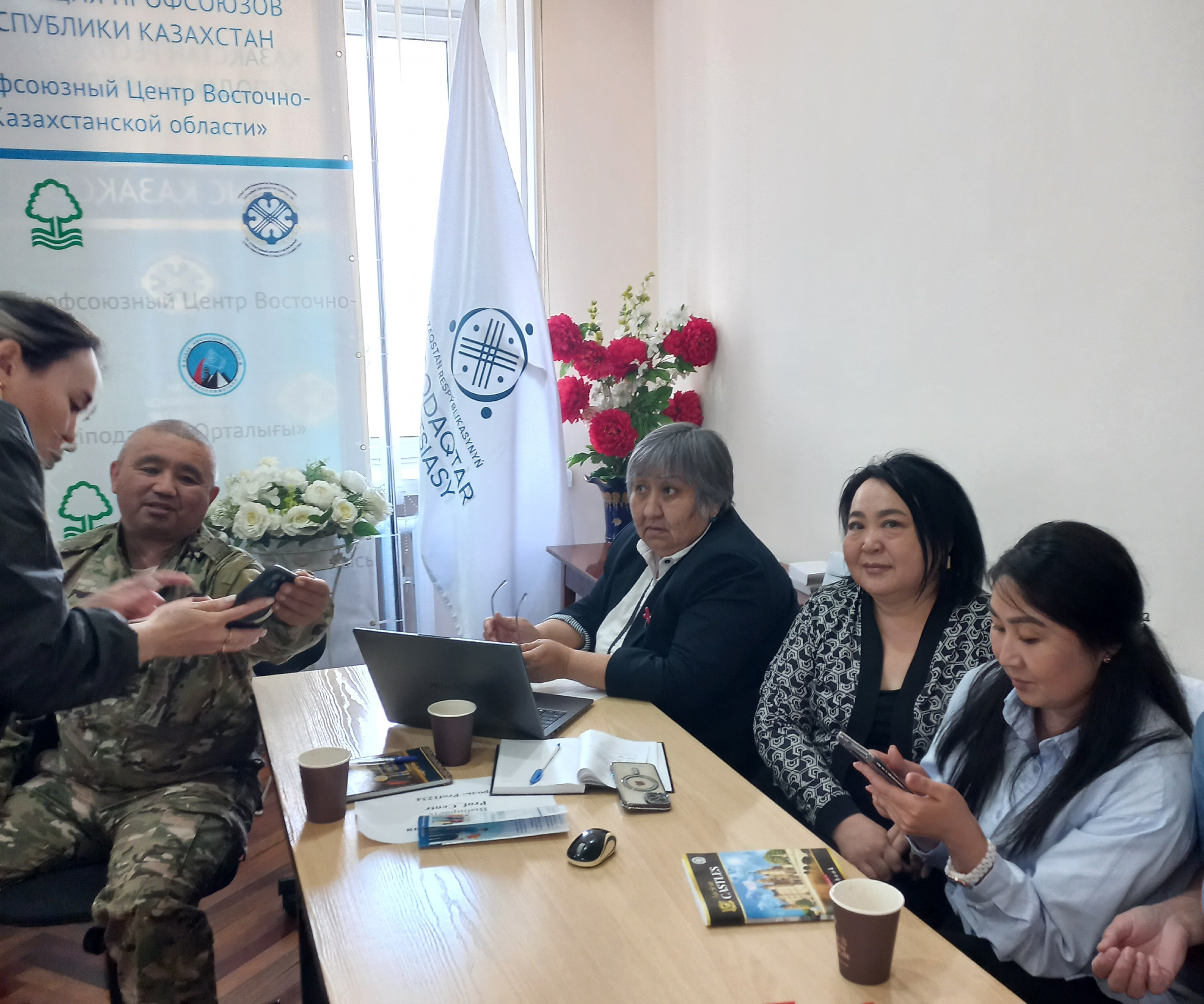АҚПАРАТТЫҚ ЖҰМЫСҚА – АЙРЫҚША НАЗАР