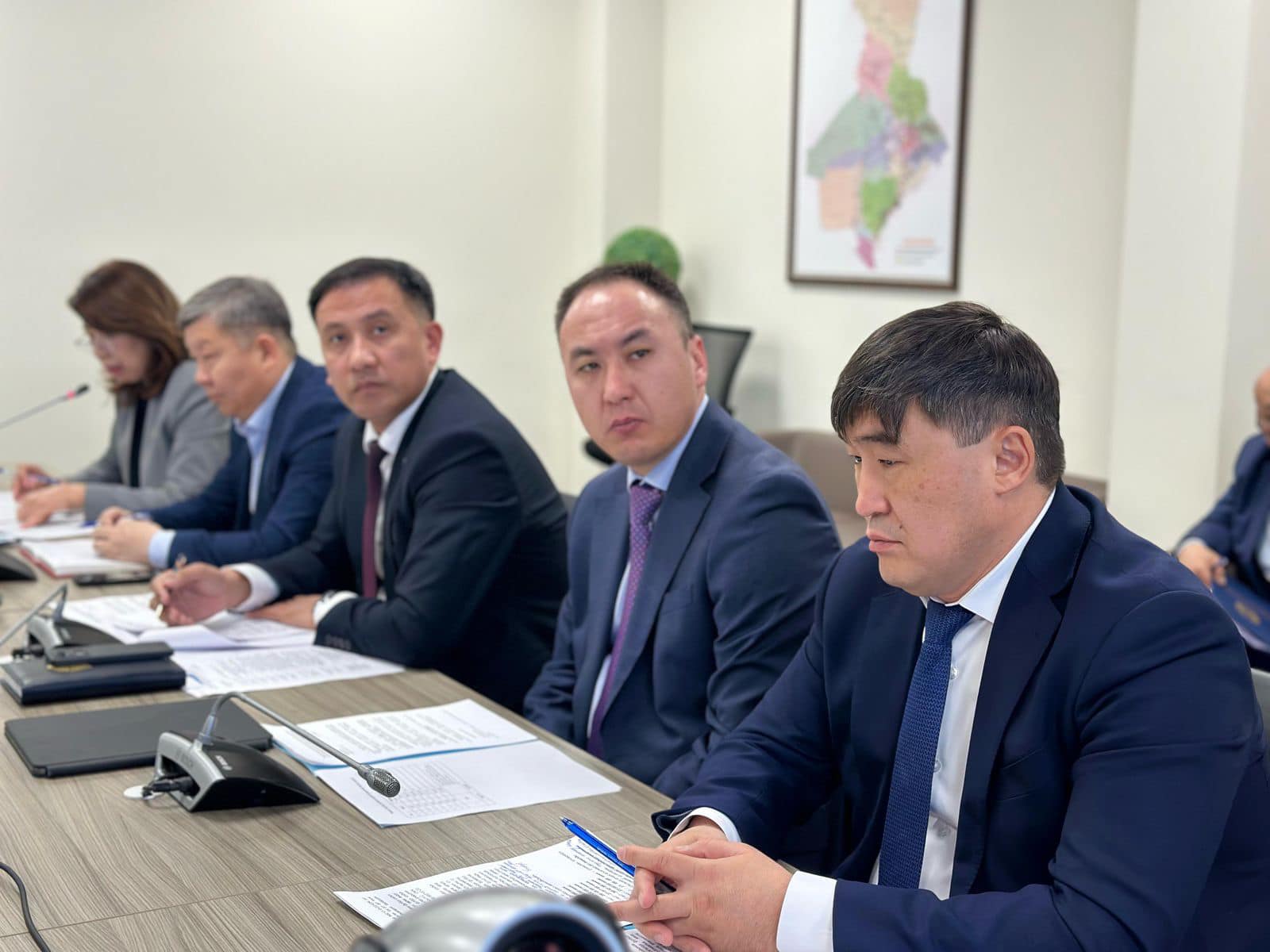 ТҮРКІСТАНДА ӘЛЕУМЕТТІК ӘРІПТЕСТІК ПЕН ЕҢБЕК ҚАТЫНАСТАРЫН РЕТТЕУ ЖӨНІНДЕГІ ОБЛЫСТЫҚ ҮШЖАҚТЫ КОМИССИЯНЫҢ ОТЫРЫСЫ ӨТТІ