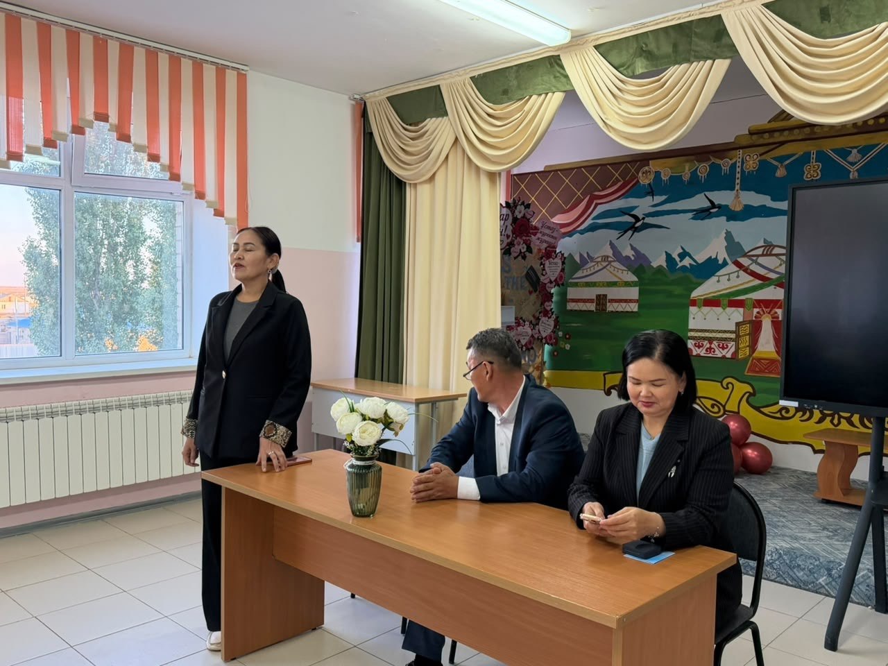 ОЙЫЛДА КӘСІПОДАҚ ТӨРАҒАСЫ ЕҢБЕК ҰЖЫМЫМЕН КЕЗДЕСТІ