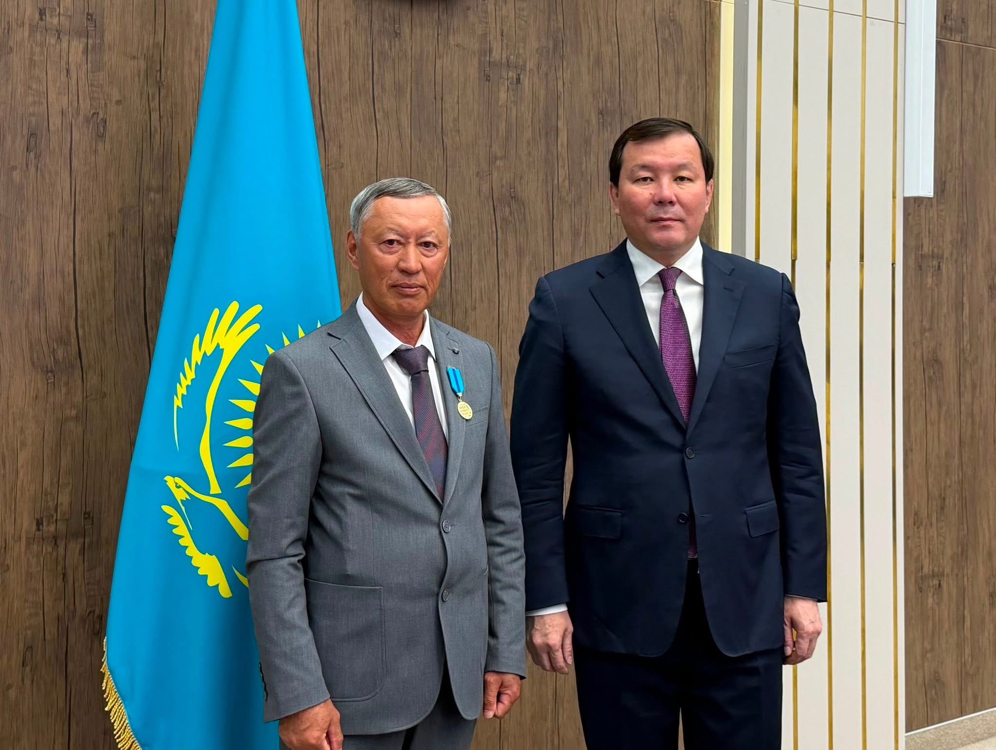 АҚТӨБЕ ОБЛЫСЫНЫҢ МҰҒАЛІМДЕРІ МЕМЛЕКЕТТІК НАГРАДАЛАРҒА ИЕ БОЛДЫ
