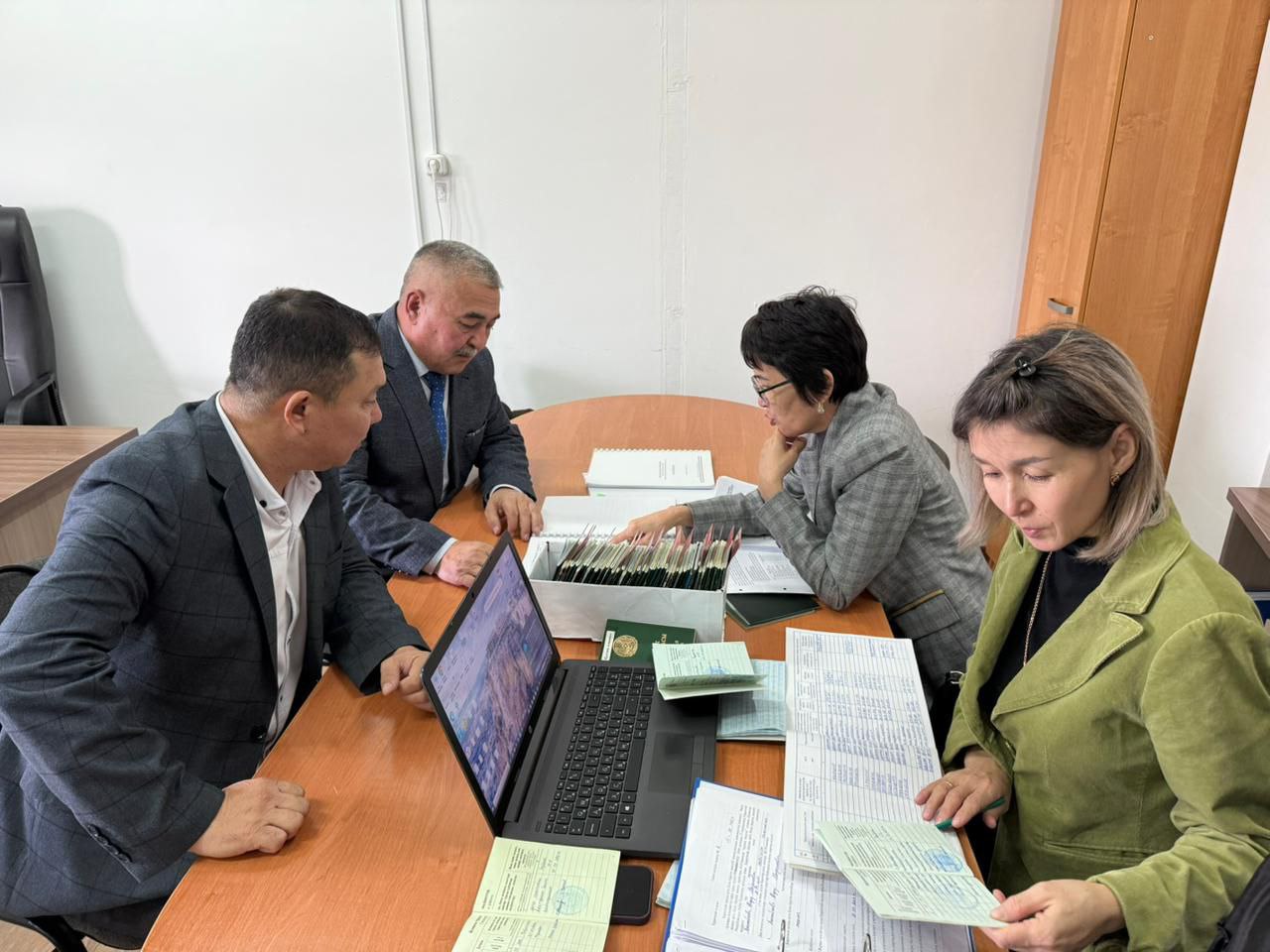 БІЛІМ МЕКЕМЕЛЕРІНІҢ ТЫНЫСЫН ТЫҢДАҒАН КҮН