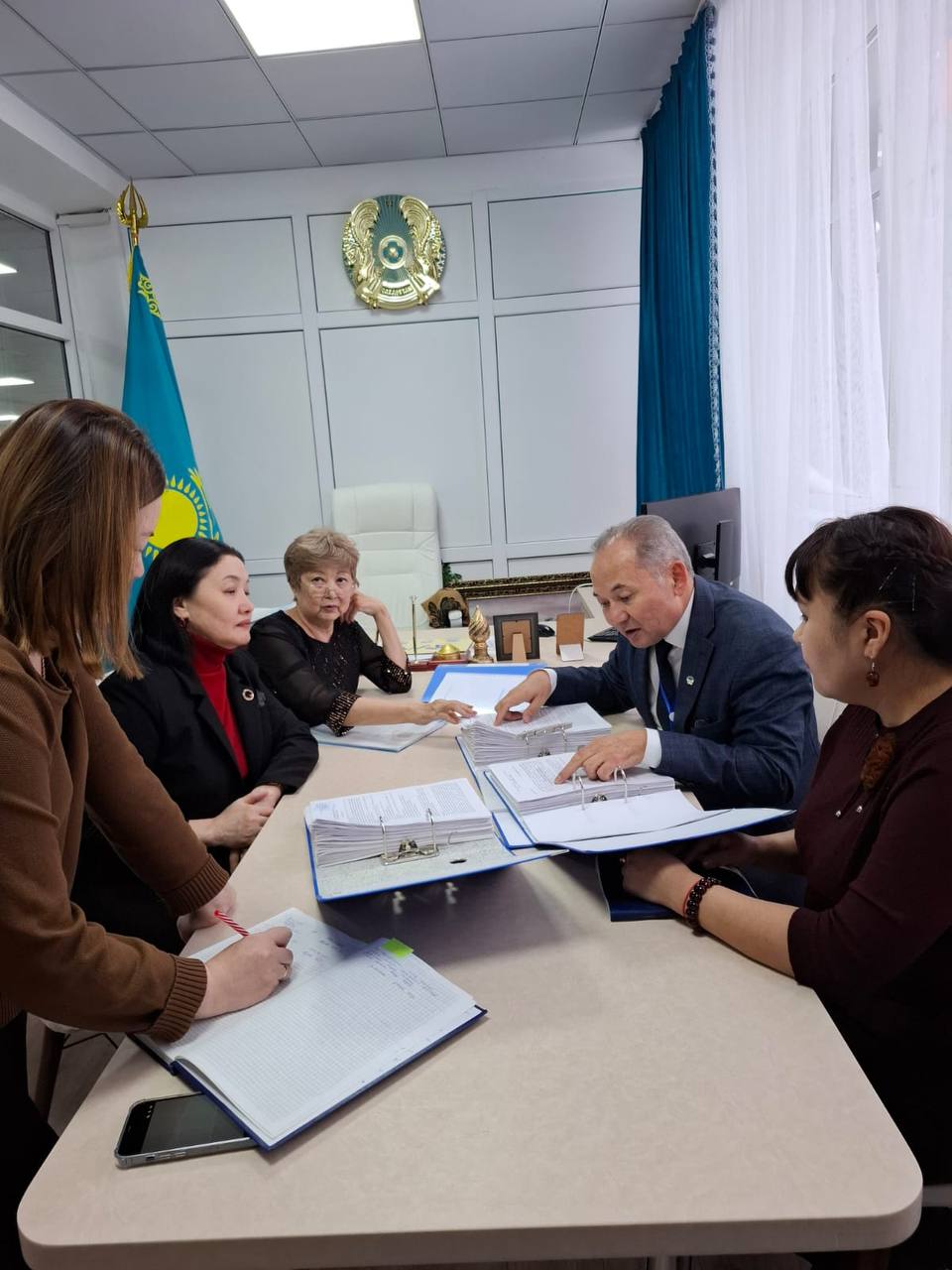 ХРОМТАУДА ҚОҒАМДЫҚ БАҚЫЛАУ ЖҮРГІЗІЛІП, ӘДІСТЕМЕЛІК ҚОЛДАУ КӨРСЕТІЛДІ