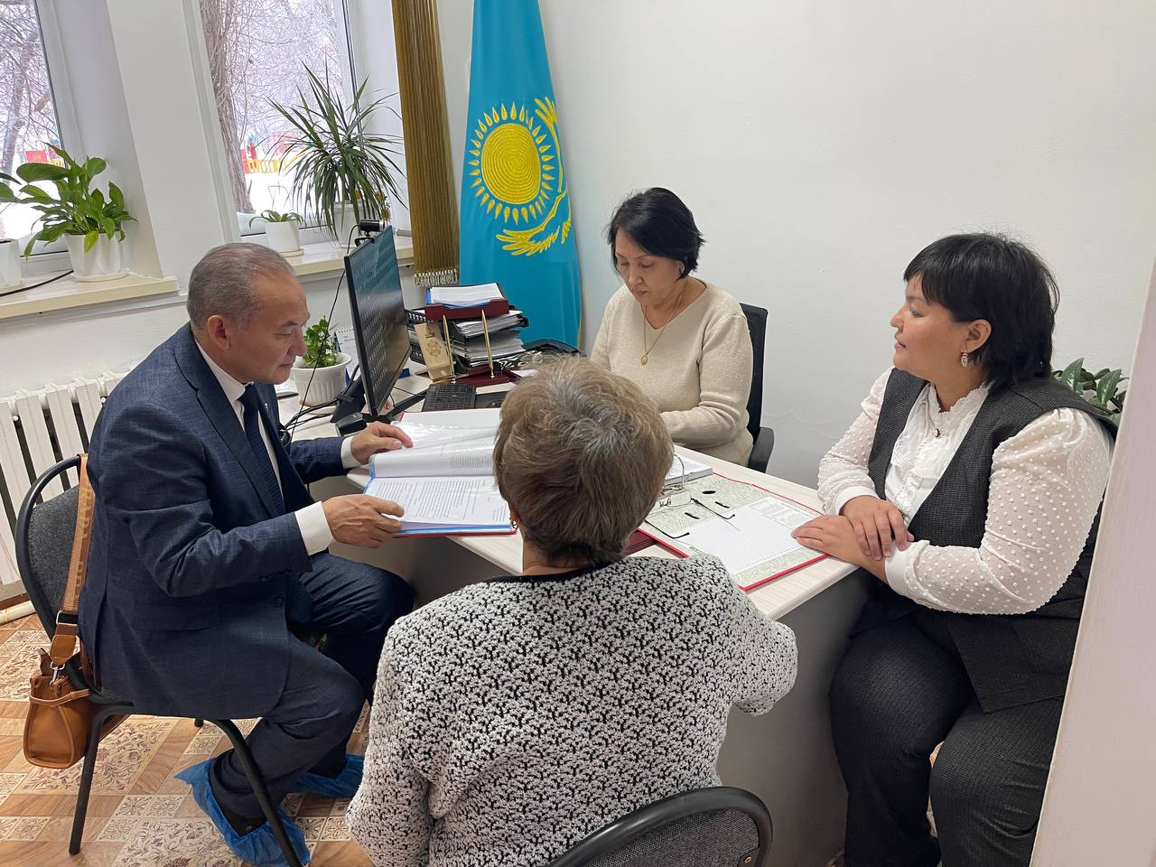 ХРОМТАУДА ҚОҒАМДЫҚ БАҚЫЛАУ ЖҮРГІЗІЛІП, ӘДІСТЕМЕЛІК ҚОЛДАУ КӨРСЕТІЛДІ