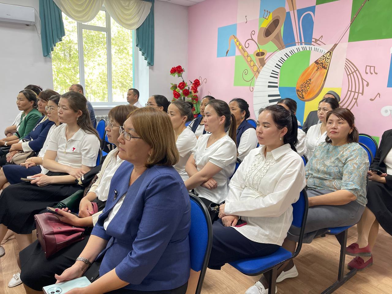 БІЛІМ БЕРУ МЕКЕМЕЛЕРІНДЕГІ ЕҢБЕК АХУАЛЫ - КӘСІПОДАҚ НАЗАРЫНДА