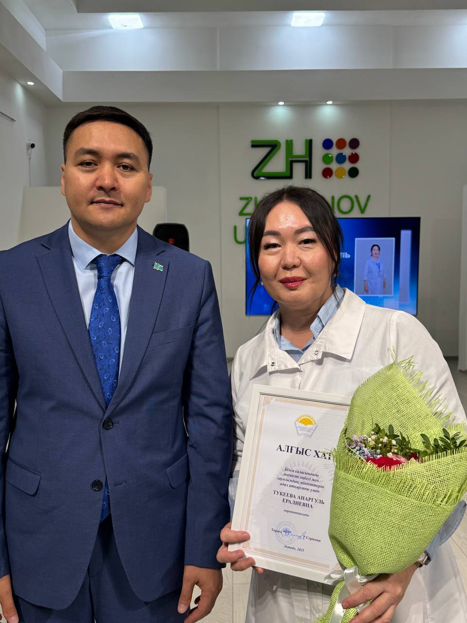 МЕДИЦИНА ҚЫЗМЕТКЕРЛЕРІНЕ ҚҰРМЕТ КӨРСЕТІЛДІ