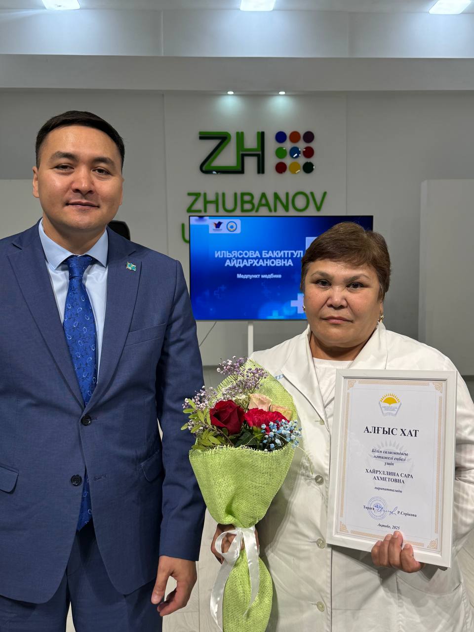 МЕДИЦИНА ҚЫЗМЕТКЕРЛЕРІНЕ ҚҰРМЕТ КӨРСЕТІЛДІ