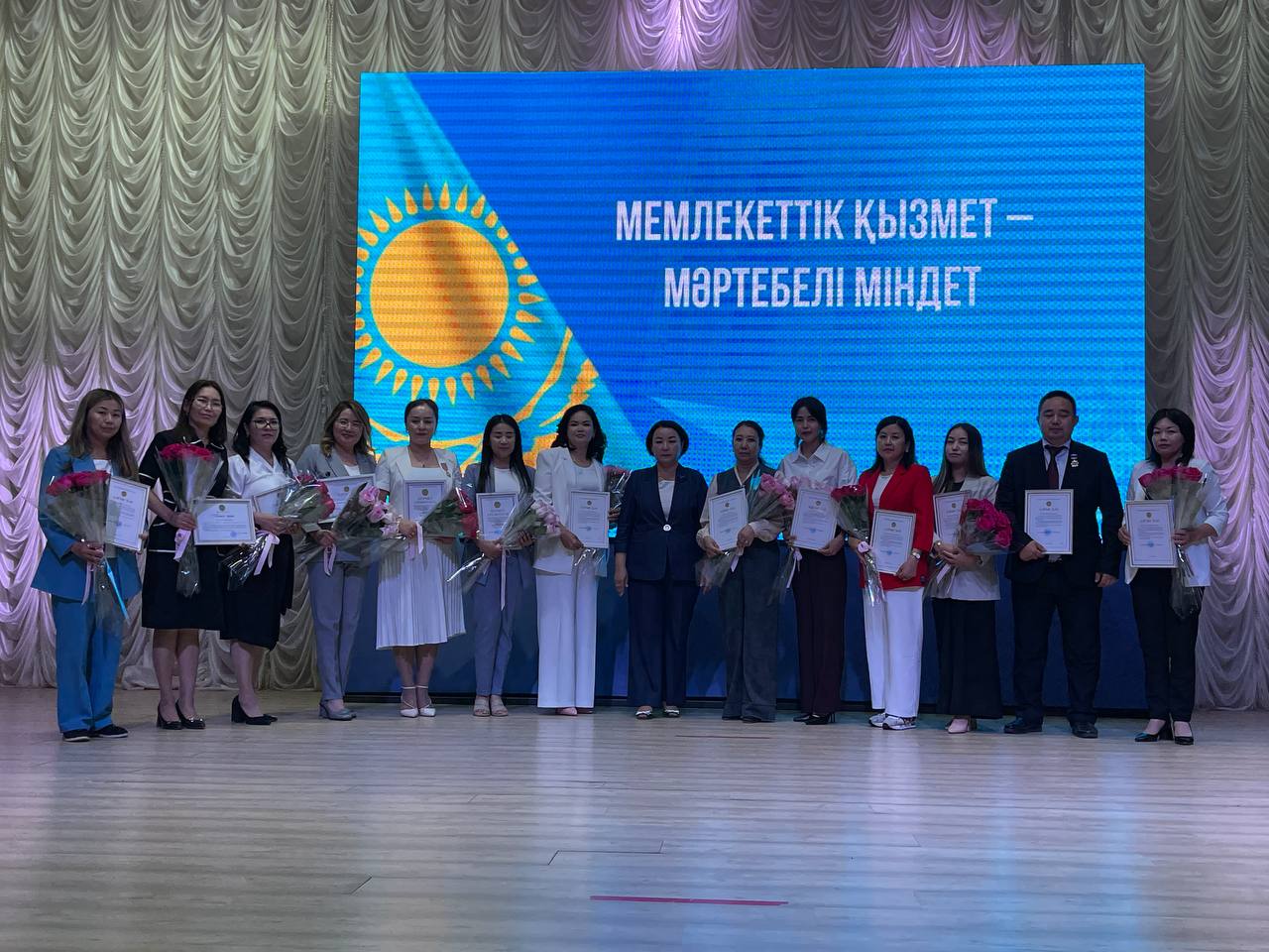 Мемлекеттік қызметшілер күніне орай салтанатты жиын