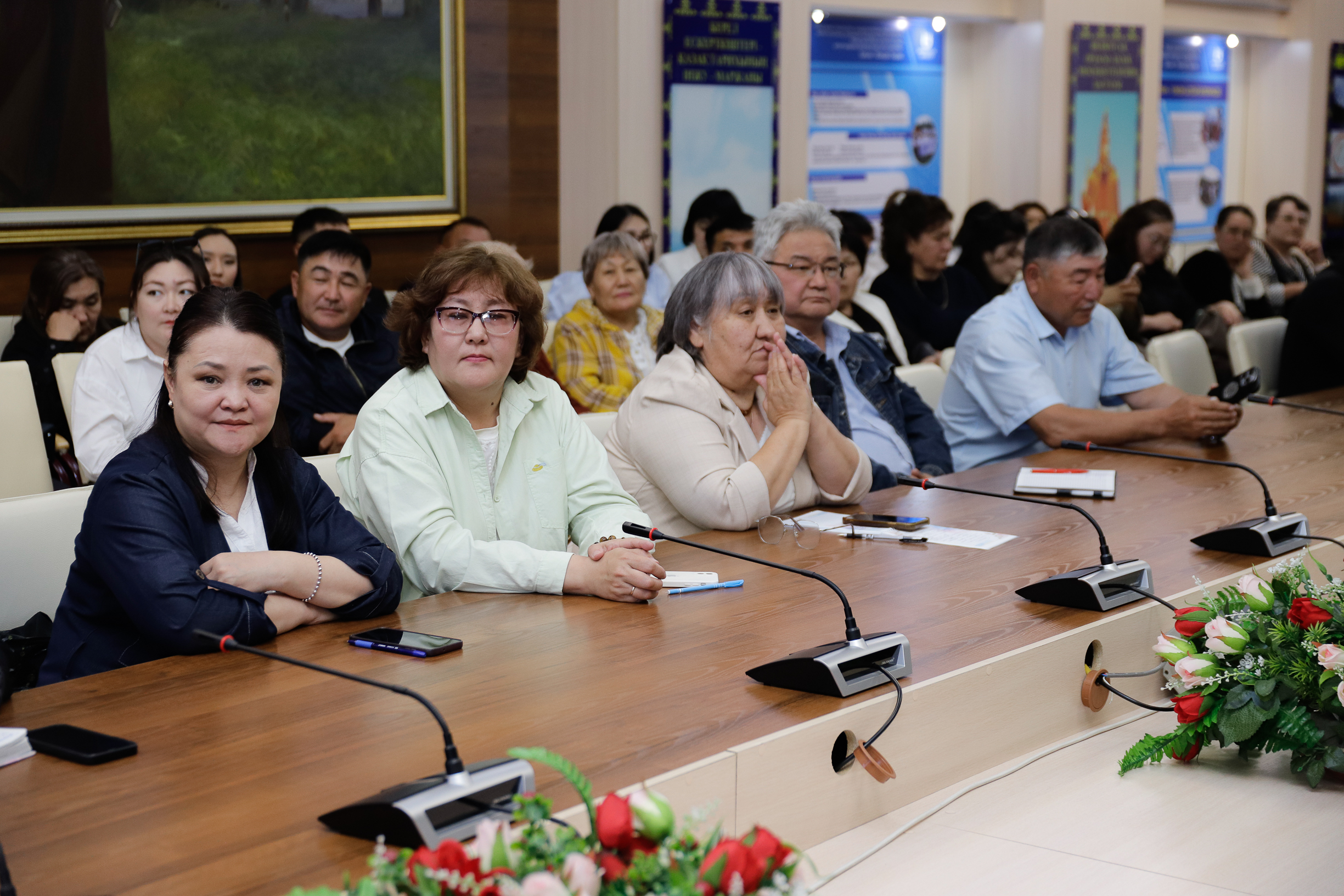ӨСКЕМЕНДЕ ӘЛЕУМЕТТІК ӘРІПТЕСТІКТІҢ ӨЗЕКТІ МӘСЕЛЕЛЕРІ КӨТЕРІЛДІ