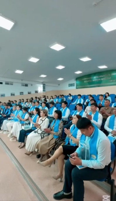 КӘСІПОДАҚ ПЕН ЖАС МАМАНДАР: ҒАСЫРЛЫҚ ДӘСТҮР ЖАЛҒАСУДА