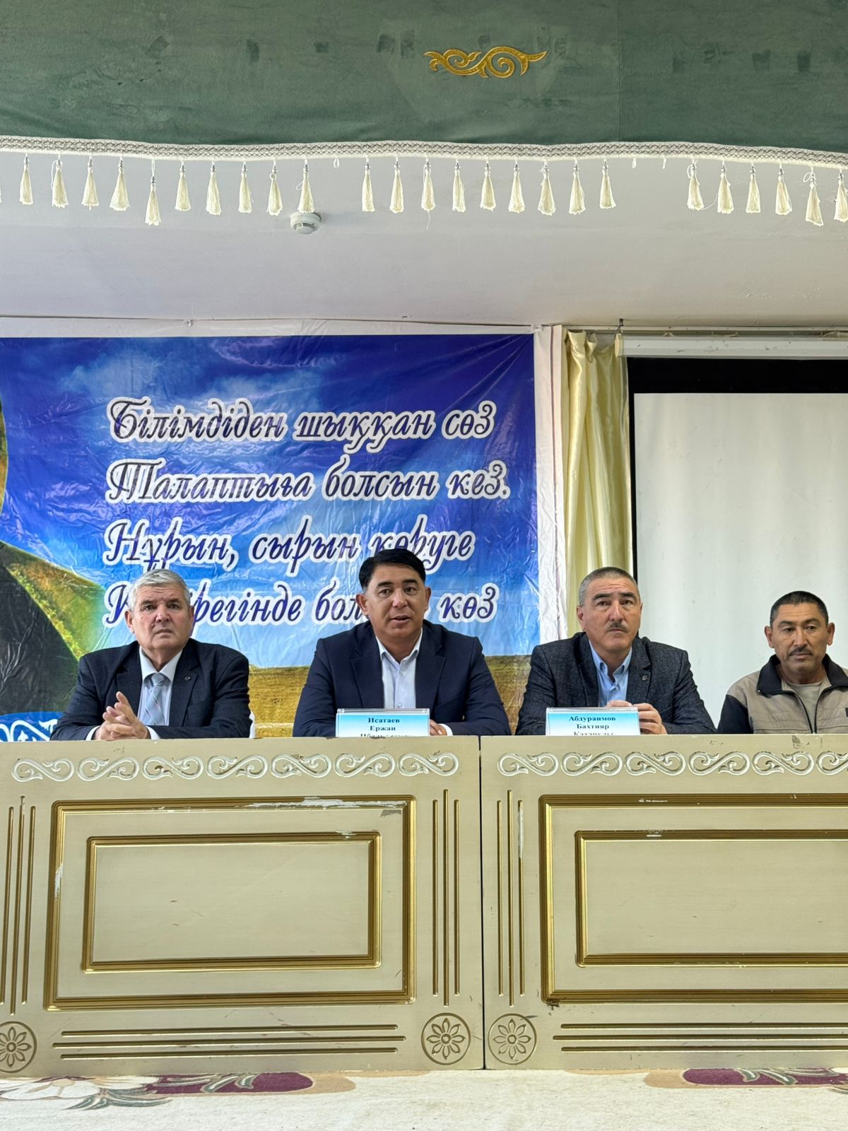 КӘСІПОДАҚ ӨКІЛДЕРІ ҰСТАЗДАРМЕН КЕЗДЕСУДЕ