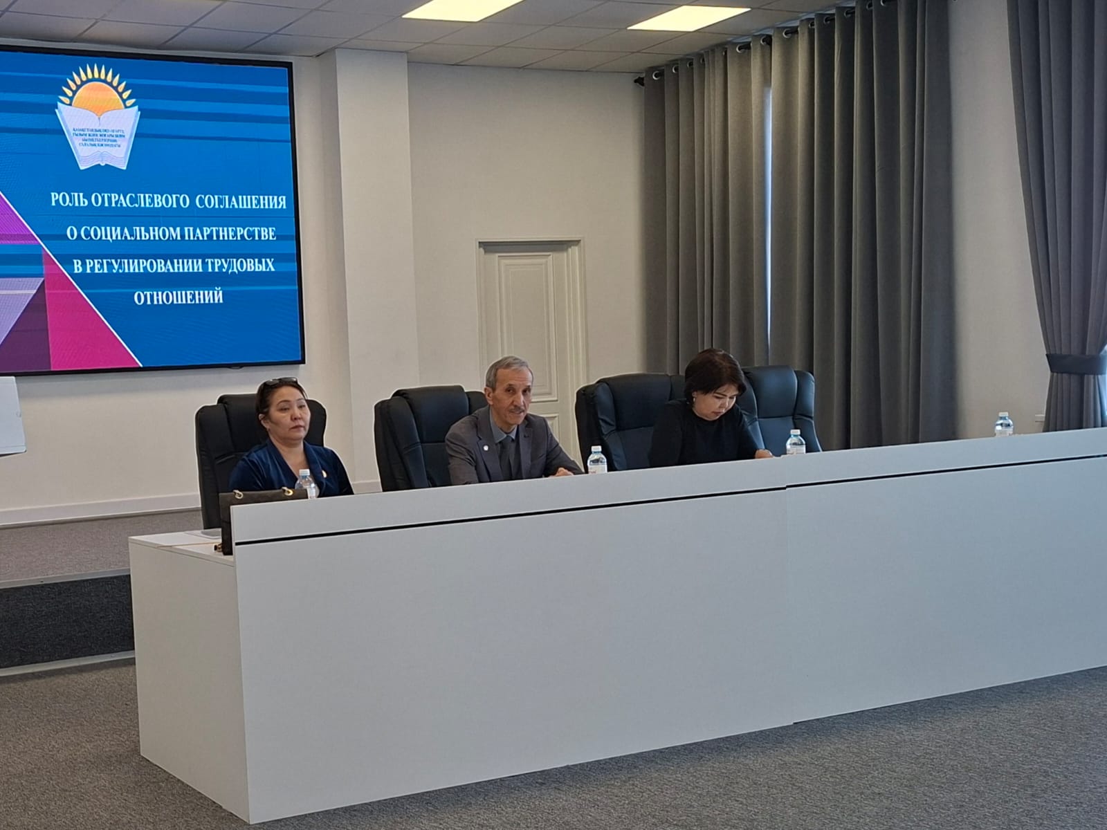 ӘЛЕУМЕТТІК ӘРІПТЕСТІК ЖӘНЕ ЕҢБЕК ҚАТЫНАСТАРЫН РЕТТЕУ МӘСЕЛЕЛЕРІ БОЙЫНША СЕМИНАРЛАР