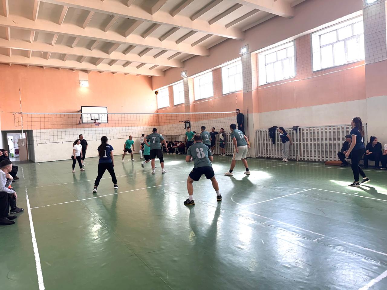 КӘСІПОДАҚ МҮШЕЛЕРІ АРАСЫНДА ДҮБІРЛІ ЖАРЫС