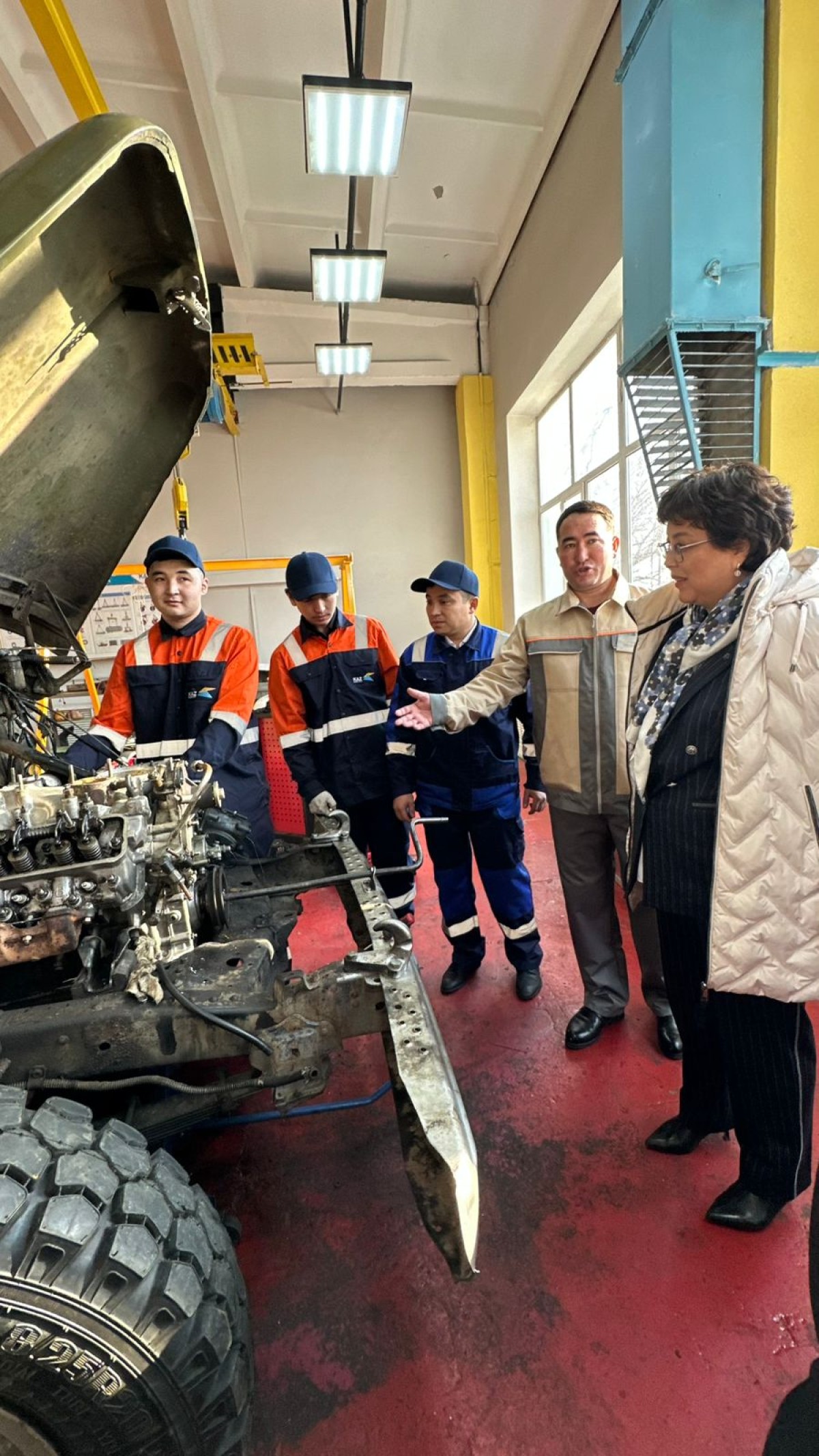 ВИЗИТ ПРЕДСЕДАТЕЛЯ ПРОФСОЮЗА В УСТЬ-КАМЕНОГОРСКИЙ ТЕХКОЛЛЕДЖ