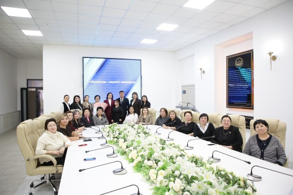 САЛАЛЫҚ КӘСІПОДАҚТЫҢ ЕҢБЕКШІ ӘЙЕЛДЕР ІСІ ЖӨНІНДЕГІ КОМИССИЯСЫНЫҢ МҮШЕЛЕРІ СЫР ӨҢІРІНДЕ