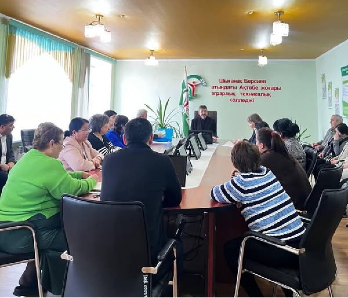 АҚТӨБЕДЕ КӘСІПОДАҚ ЗАҢГЕРЛЕРІ ҚОҒАМДЫҚ БАҚЫЛАУ ЖҮРГІЗДІ