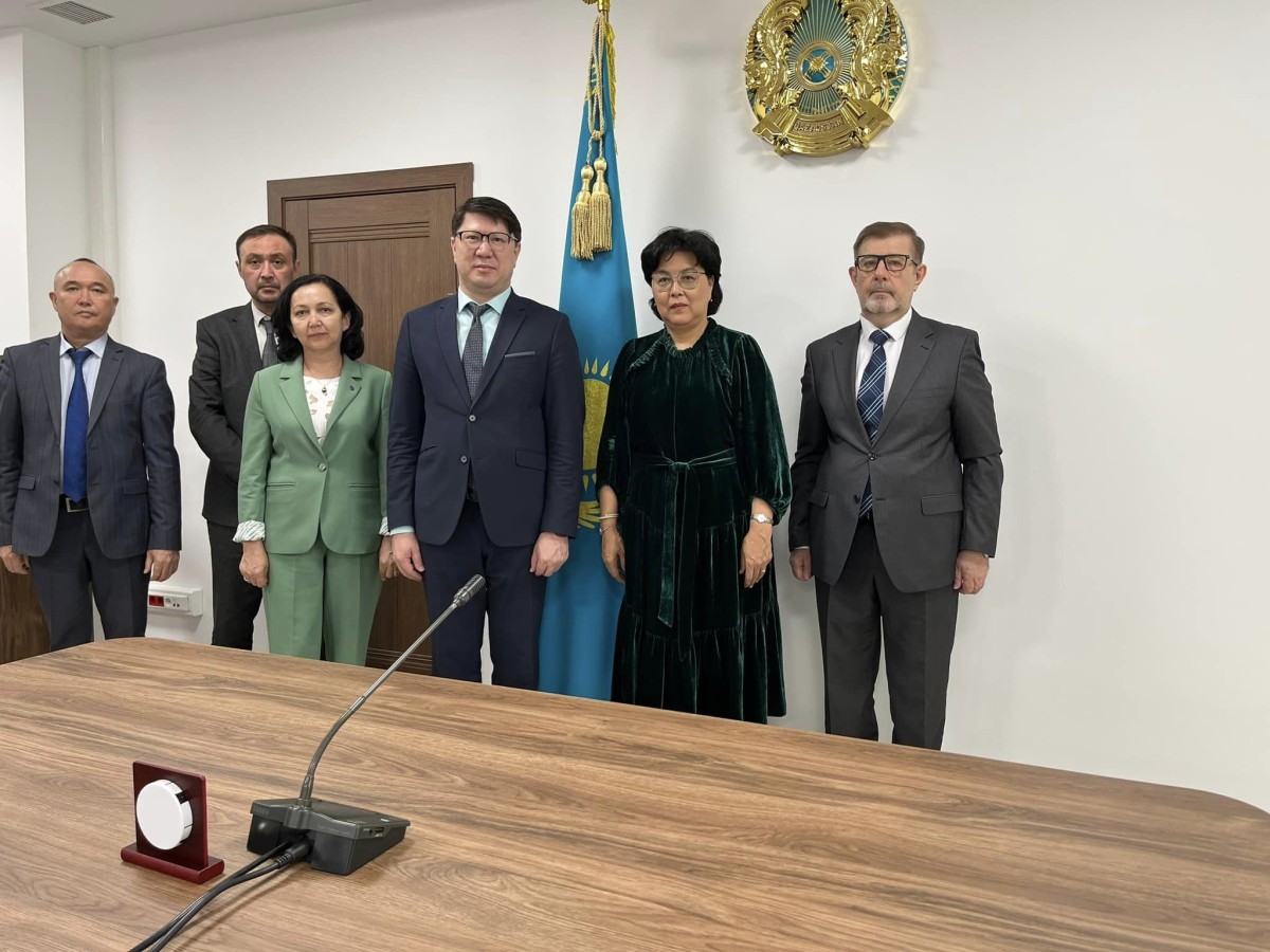 ЗАСЕДАНИЕ ТРЕХСТОРОННЕЙ КОМИССИИ