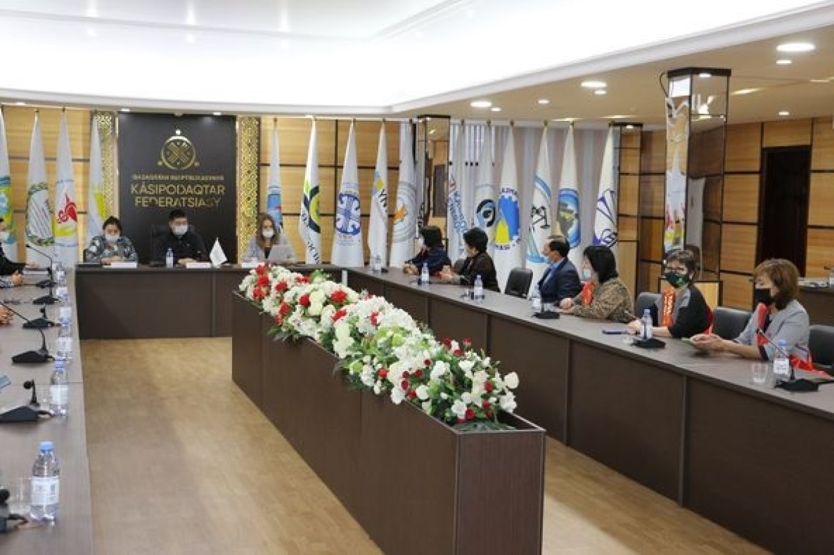 ЖЕЛТОҚСАН ОҚИҒАСЫНА ҚАТЫСҚАН ПЕДАГОГТАРҒА ҚҰРМЕТ КӨРСЕТІЛДІ