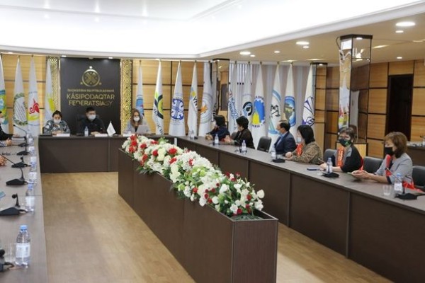 ЖЕЛТОҚСАН ОҚИҒАСЫНА ҚАТЫСҚАН ПЕДАГОГТАРҒА ҚҰРМЕТ КӨРСЕТІЛДІ