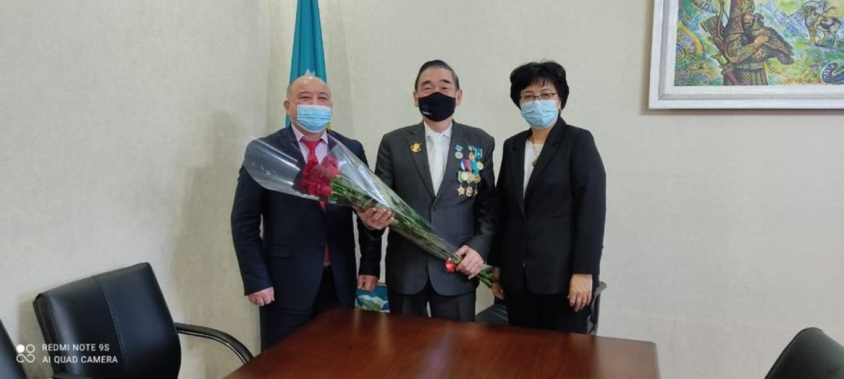 АЛҒЫС АЙТУ КҮНІ ҚАРСАҢЫНДА АРДАГЕРГЕ ҚҰРМЕТ КӨРСЕТІЛДІ