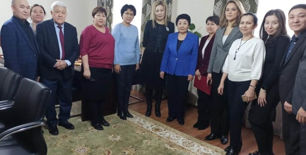 Бүгін Салалық білім кәсіподағының көп жылдар бойы ...