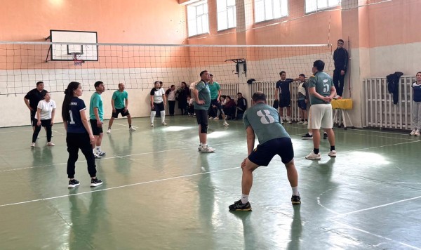 КӘСІПОДАҚ МҮШЕЛЕРІ АРАСЫНДА ДҮБІРЛІ ЖАРЫС