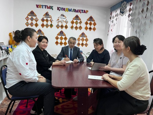 БАЙҒАНИН АУДАНДЫҚ ҰЙЫМЫ ТӨРАҒАСЫ КӘСІПОДАҚ МҮШЕЛЕРІМЕН КЕЗДЕСТІ