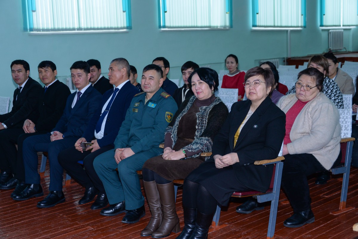 ҚАРАТАУДА КӘСІПОДАҚ КЕРУЕНІ МЕКТЕП ҰЖЫМЫМЕН КЕЗДЕСТІ
