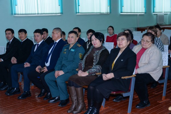 ҚАРАТАУДА КӘСІПОДАҚ КЕРУЕНІ МЕКТЕП ҰЖЫМЫМЕН КЕЗДЕСТІ