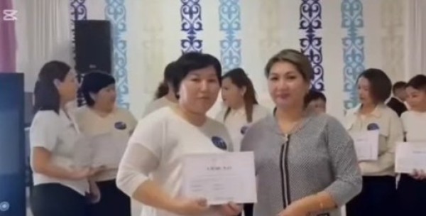 БІЛІМ ҚЫЗМЕТКЕРЛЕРІНІҢ ЕҢБЕГІ ЕЛЕНДІ
