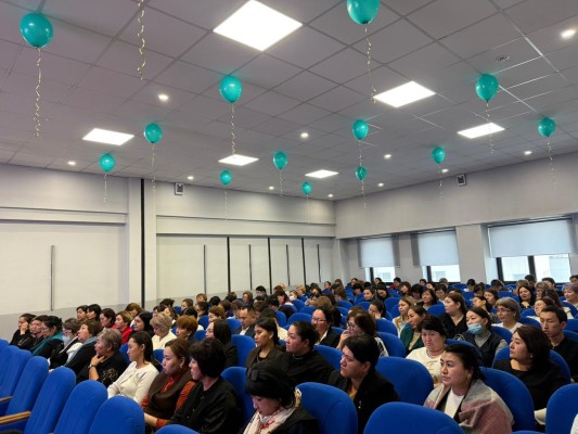 ЖЕТІСУДА КЕЛІСУ КОМИССИЯСЫНЫҢ МҮШЕЛЕРІ ОҚЫТЫЛУДА