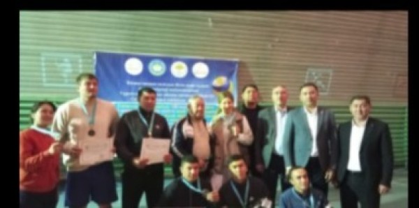 БІЛІМ ҚЫЗМЕТКЕРЛЕРІ АРАСЫНДА СПОРТТЫҚ САЙЫС