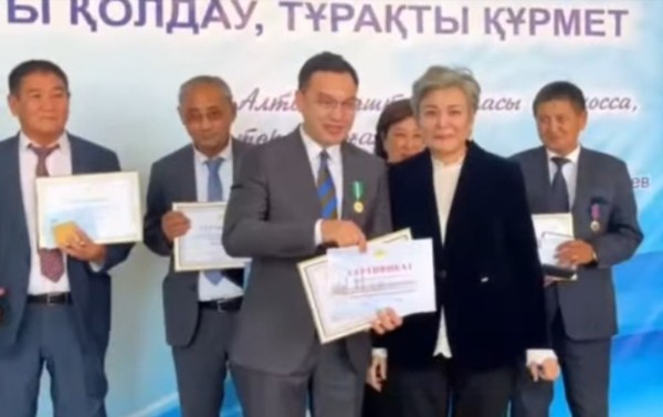 МАРАПАТ ТӨРІНДЕ – БІЛІМ ЖӘНЕ ҒЫЛЫМ ҚЫЗМЕТКЕРЛЕРІ