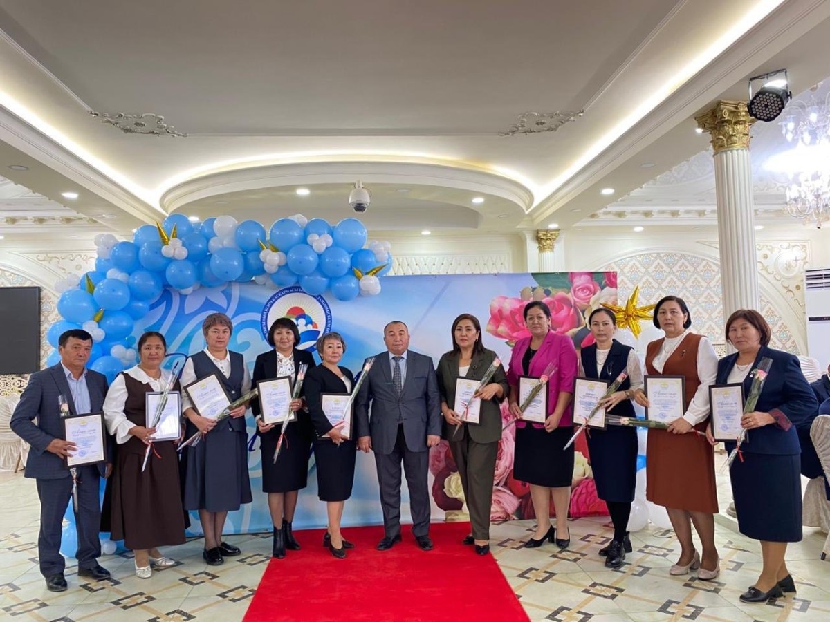 ҰСТАЗДАР ЕҢБЕГІ ЕЛЕНДІ