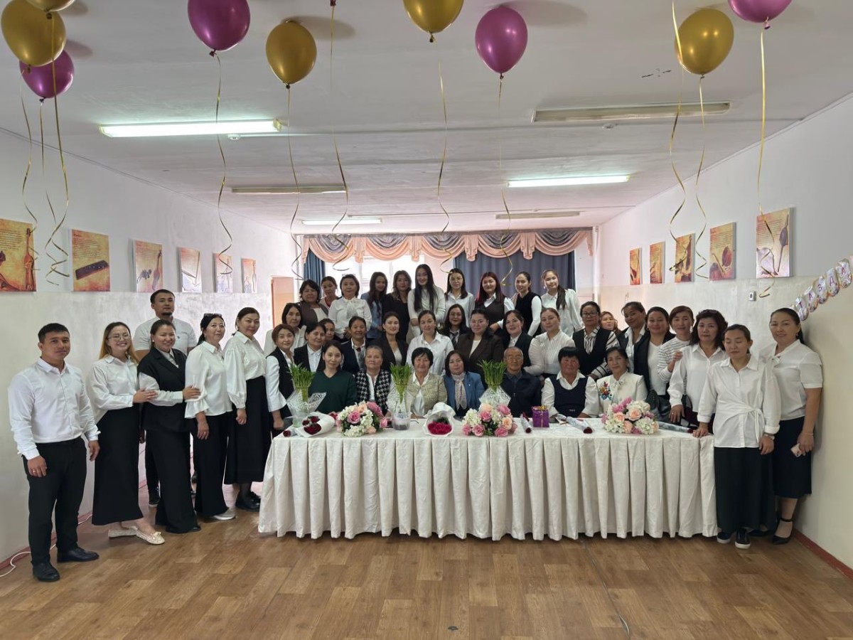 ҰСТАЗДАР КҮНІ ҚАРСАҢЫНДА САЛТАНАТТЫ ШАРА ӨТТІ