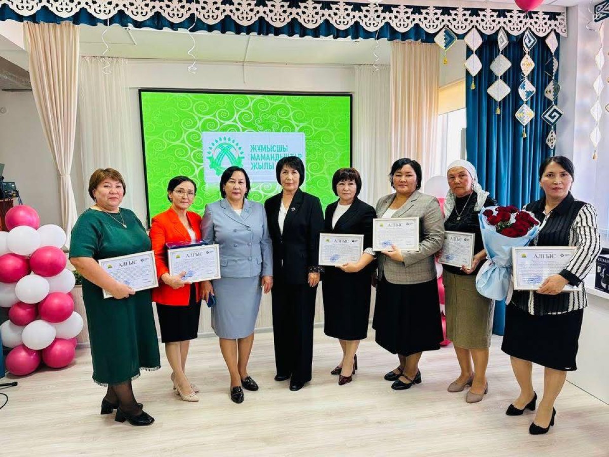ЕҢБЕК КҮНІНЕ ОРАЙ ҚҰРМЕТ КӨРСЕТІЛДІ
