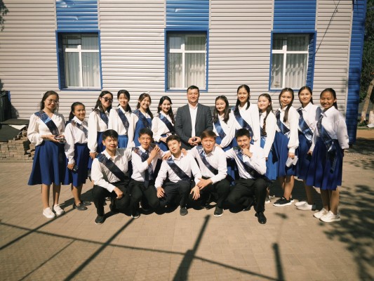 БІЛІМ МЕН БІРЛІККЕ ҮЛЕС ҚОСҚАН ҰСТАЗ