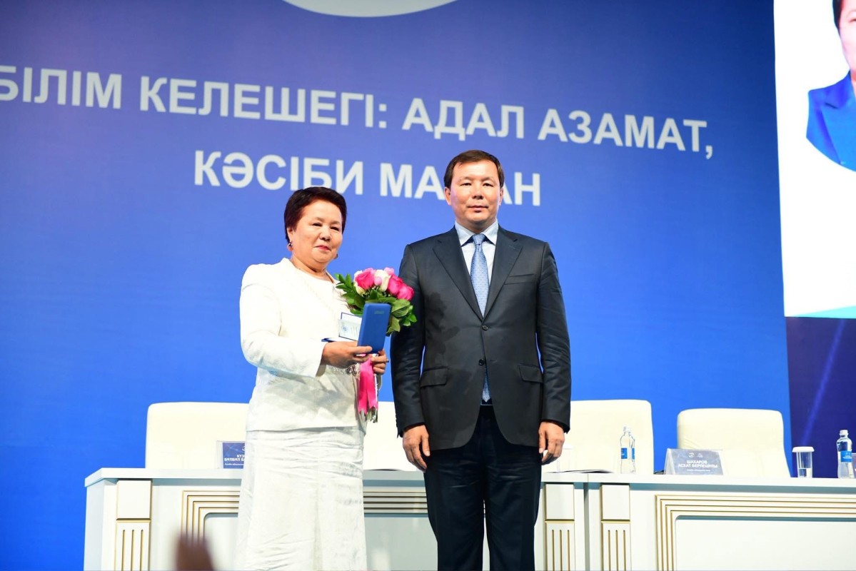 ҚҰРМЕТКЕ БӨЛЕНГЕН ПЕДАГОГ
