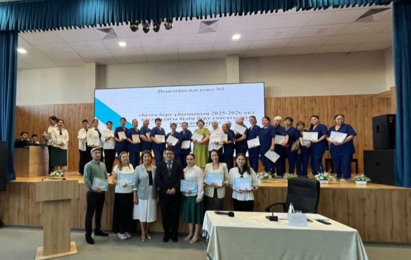 ЕҢБЕК АДАМДАРЫНА ҚҰРМЕТ КӨРСЕТІЛДІ