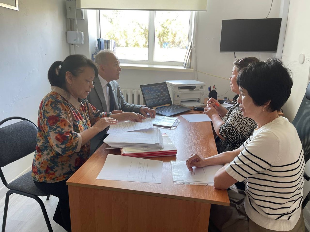 ҚОҒАМДЫҚ БАҚЫЛАУ ЖҮРГІЗІП, ӘДІСТЕМЕЛІК КӨМЕК КӨРСЕТТІ