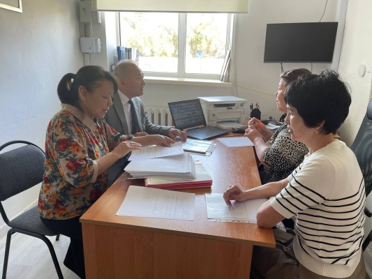 ҚОҒАМДЫҚ БАҚЫЛАУ ЖҮРГІЗІП, ӘДІСТЕМЕЛІК КӨМЕК КӨРСЕТТІ