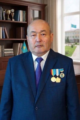 ҰЛАҒАТТЫ ҰСТАЗ, БІЛІКТІ БАСШЫ